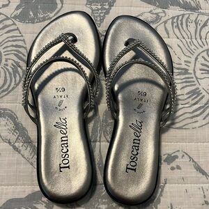 Sandals in silver with clear stones in size 6 1/2 us